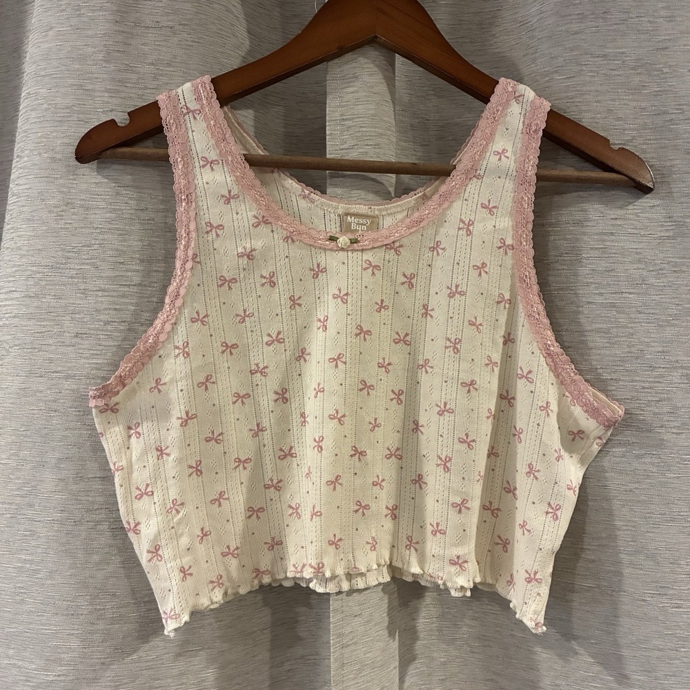 Messy Bun Just Chillin Bow Cropped Tank Top Size‎ Large Coquette Festival